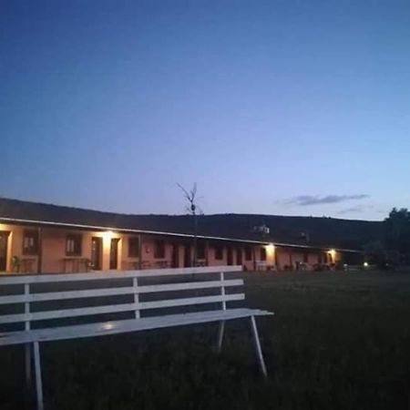 Hotel Rural Puerta De Monfrague Villarreal de San Carlos Bagian luar foto