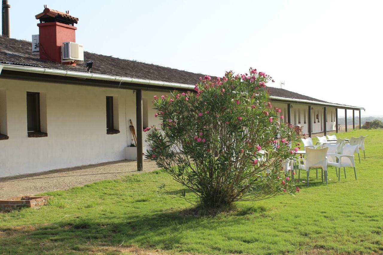 Hotel Rural Puerta De Monfrague Villarreal de San Carlos Bagian luar foto